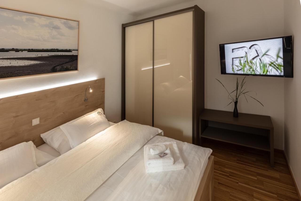Pannonia Appartements 2 네우시에들암시 외부 사진